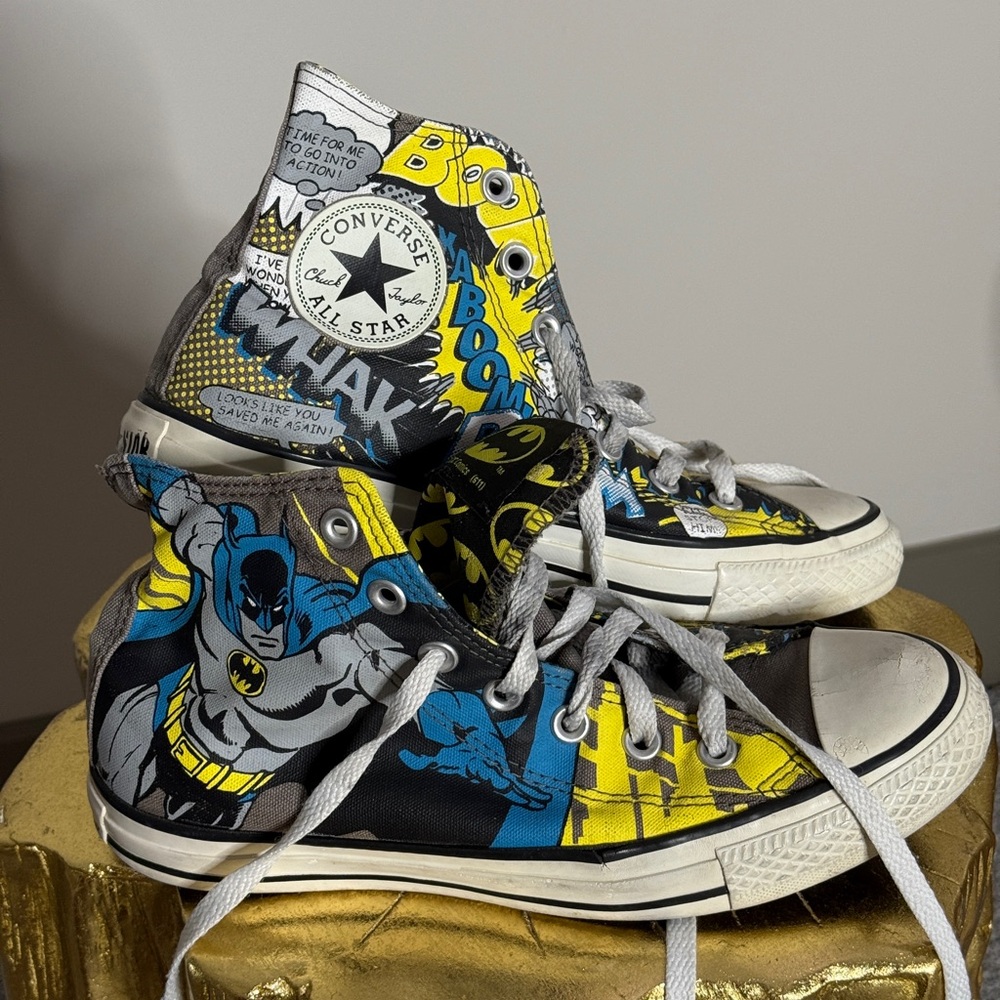 Vintage BATMAN DC converse high top chucks